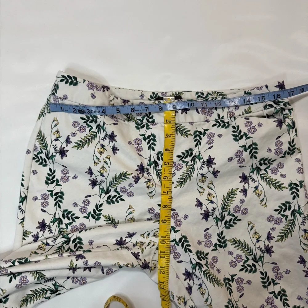 Liz Claiborne White with purple Floral Print cropped Pants in size 12 - Picture 12 of 14